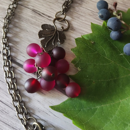 "coeur fruité" collier pendentif grappe de raisin mauve