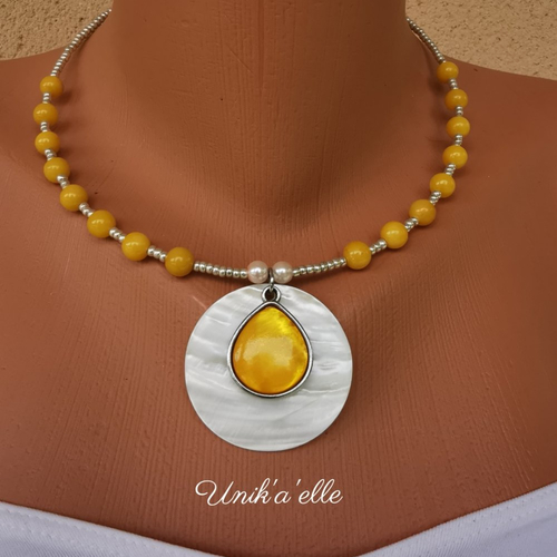 Bijoux Colliers Colliers de perles Ras de cou boutons nacre orange motif papillon 