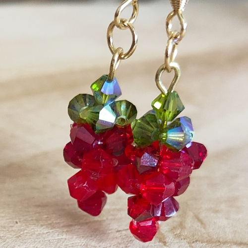 "danse au soleil" boucles d'oreilles grappes de raisin rouge
