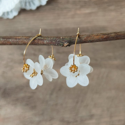 "brin d'éternité" boucles créoles fleurs blanches