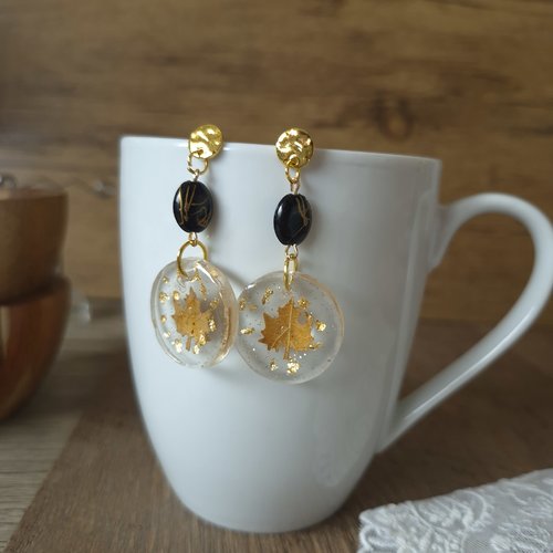 "feuilles d’or" boucles d'oreilles noir et or