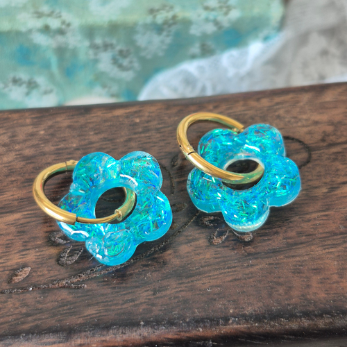 Boucles d'oreilles tiny fleurettes" iris" bleu