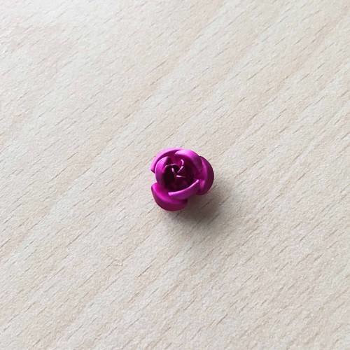 Jolie rose en métal fuchsia 12 mm 
