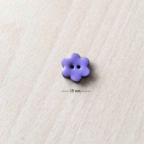 Joli petit bouton "fleurs"  lilas taille:  15 mm 