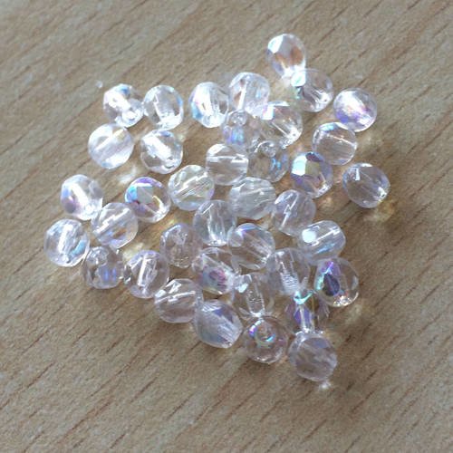 Sachet de perles à multi facettes irisées transparent 