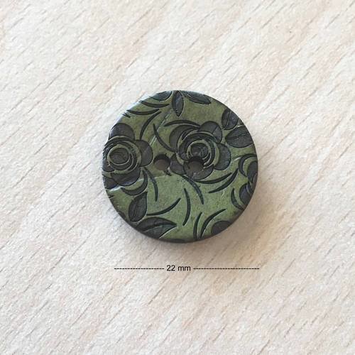 Joli petit bouton "fleurs"  vert taille:  22 mm 