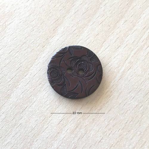 Joli petit bouton "fleurs"  chocolat taille:  22 mm 