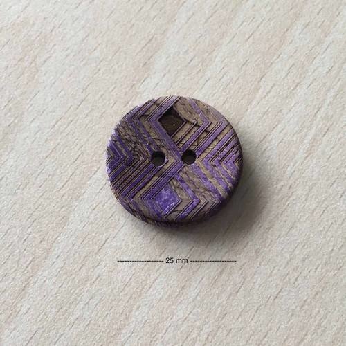 Joli petit bouton "tribu"  marron mauve   taille:  25 mm 