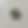 Joli petit bouton "tribu"  vert  taille:  23 mm 