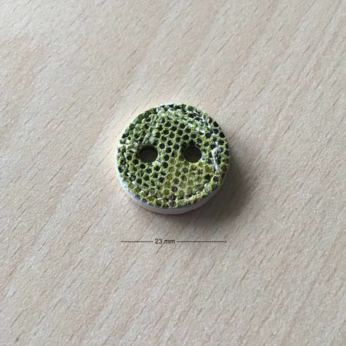 Joli petit bouton "tribu"  vert  taille:  23 mm 