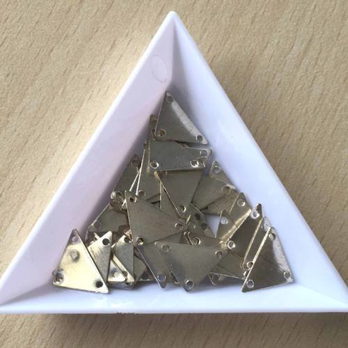 Paillette triangulaire en métal argenté  15 mm en vrac 