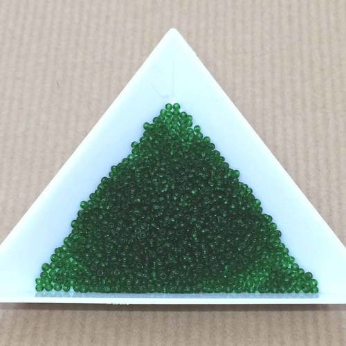 Jolie petite perle "miyuki" micro-bille couleur vert sapin taille 15 