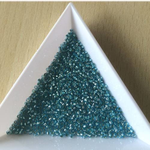 Jolie petite perle "miyuki" micro-bille couleur azur diamanté taille 15 
