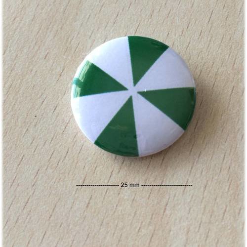 Badge 25 mm  "moulin à vent vert 02" 