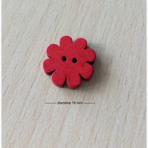 Joli petit bouton rouge en forme de fleur en bois 18 mm de diamètre 