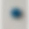 Joli petit bouton bleu  en forme de fleur en bois 18 mm de diamètre 