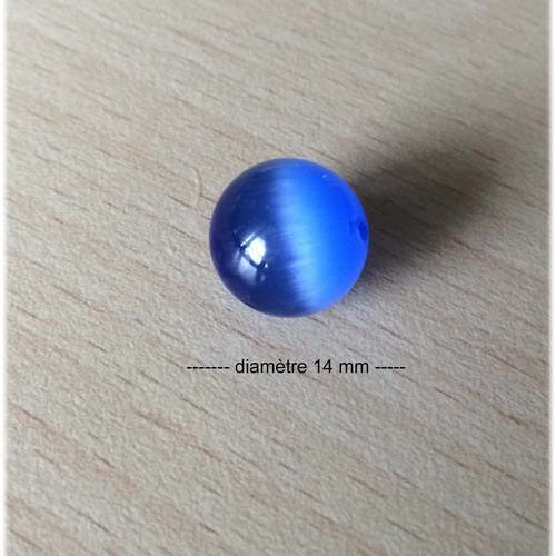 Jolie perle "oeil de chat"  diamètre 14 mm bleuet 