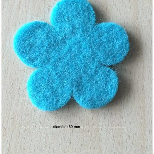 Jolie petite fleur en feutrine 60 mm turquoise 