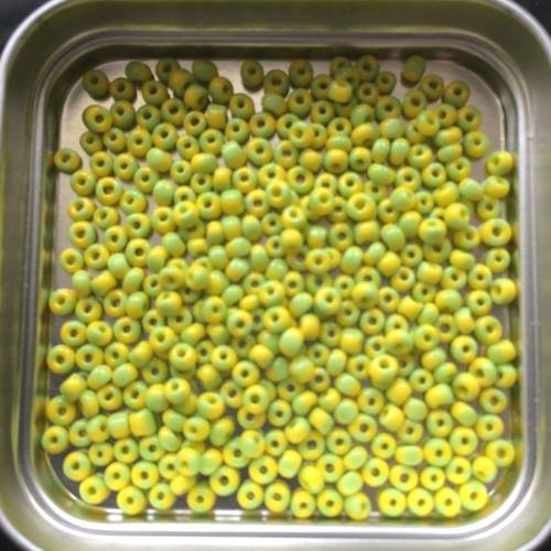 Jolie petite perle "miyuki" micro-bille jaune-vert 