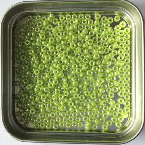 Jolie petite perle "miyuki" micro-bille couleur vert prairie 
