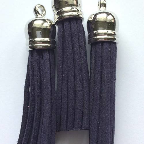 Breloque pompon en suédine noir/violet sur embout métal avec anneau 