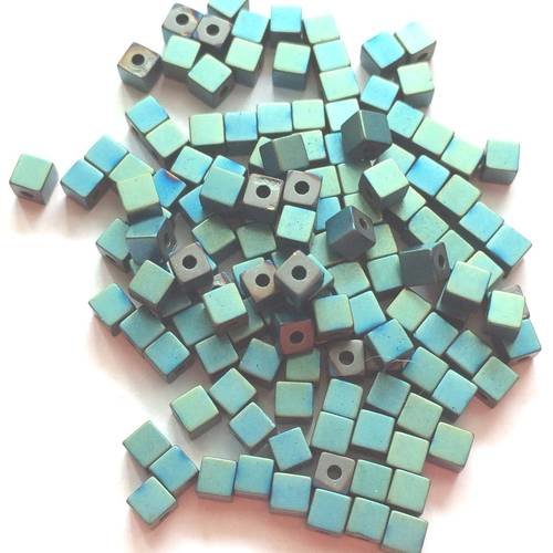 Perle cubique en métal couleur turquoise mat 