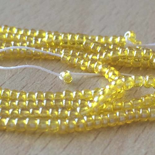 Jolie petites perles jaunes 11/0 petite quantité 