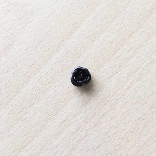 Jolie rose en métal noir 8 mm 