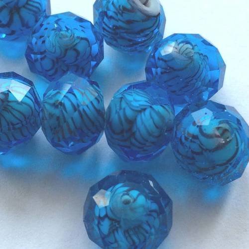 Petite perle "tosca" à facettes couleur bleu 