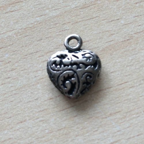 Joli breloque en forme de coeur 03  le charmes en métal argenté