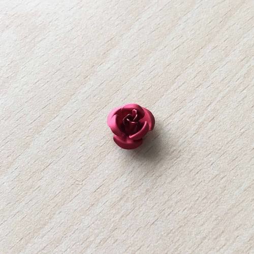 Jolie rose en métal rouge 12 mm 