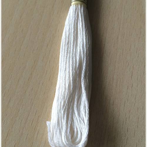 Dmc mouliné blanc six brins 