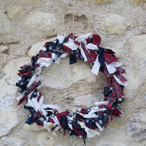 Couronne d'hiver en tissu recyclé