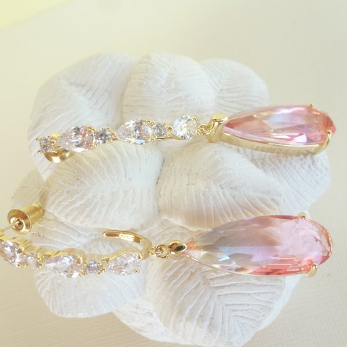 Boucles d'oreille "goutte précieuse", cristal, zircons, laiton plaqué or, coloris doré, rose et transparent.