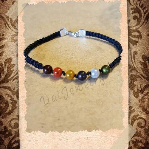 Bracelet tissage shamballa et perles multicolores 