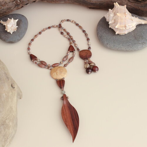 Collier princesse en bois de violette sculpté – bijou unique fait main