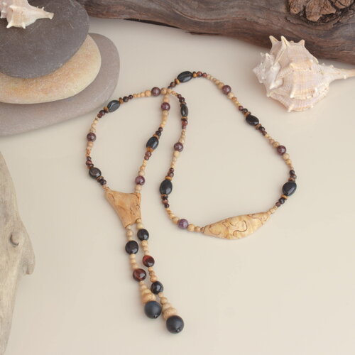 Collier cravate en perles naturelles et bois précieux – bijou unique fait main