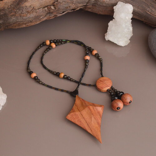 Collier croix primitive en bois – bijou unique fait main
