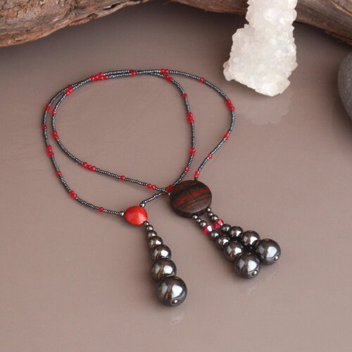 Collier futuriste en bois exotiques et hématite – bijou unique fait main