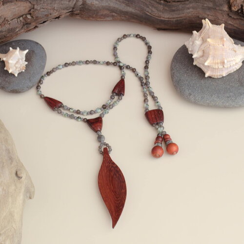 Collier en padouk et labradorite