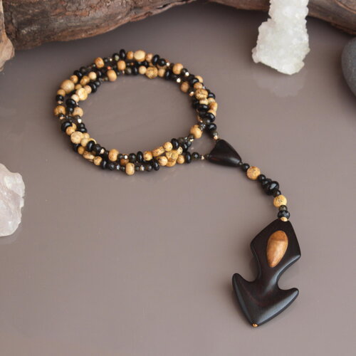 Collier lavallière yogi en bois d’ebène et camphre sculptés – bijou artisanal en bois sculpté