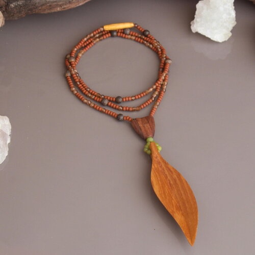 Sautoir en bois exotique &amp; perles naturelles – bijou unique fait main