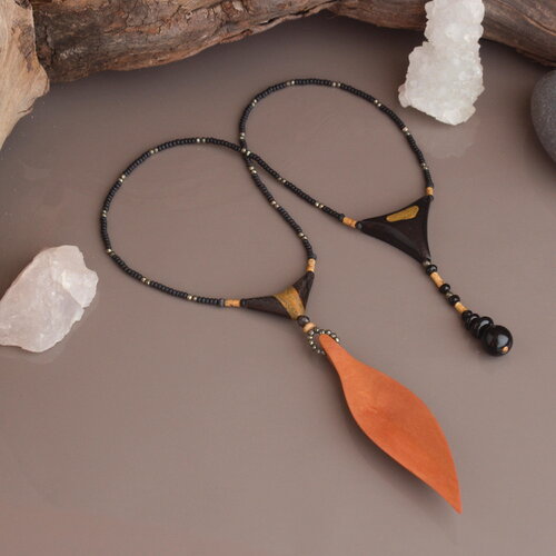 Collier bois sculpté pink ivory &amp; ébène | choker artisanal | talisman pyrite jaspe