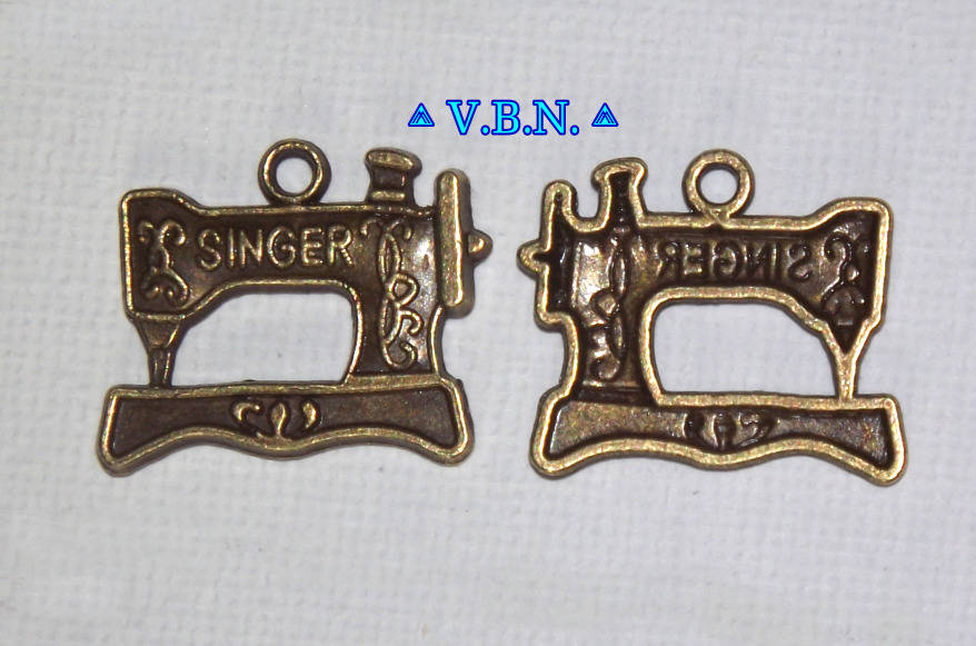 Charms Sewing Machine Lot de 4 breloques bronze Machine à coudre Singer