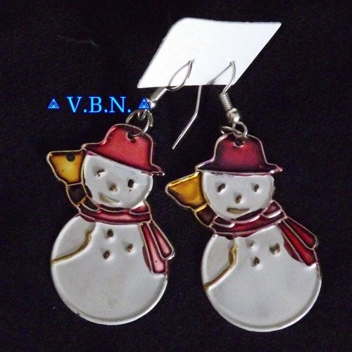 Boucles d'oreilles pour noël métal argenté avec bonhomme de neige peint à la main blanc et rose