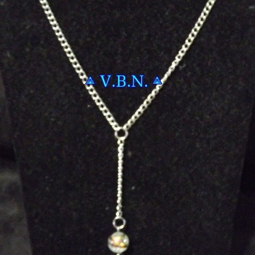 Collier inoxydable avec perles transparente de 10 mm filigrané or et rouge