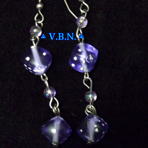 Boucles d'oreilles inoxydable avec perles dés violet