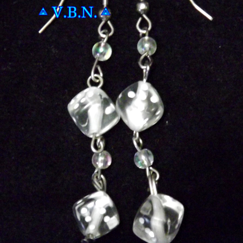 Boucles d'oreilles inoxydable avec perles dés blanc nacrée