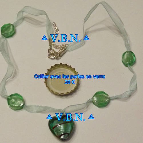 Collier organza en perles de verre verte  et coeur vert de 25cm/27cm de longueur 