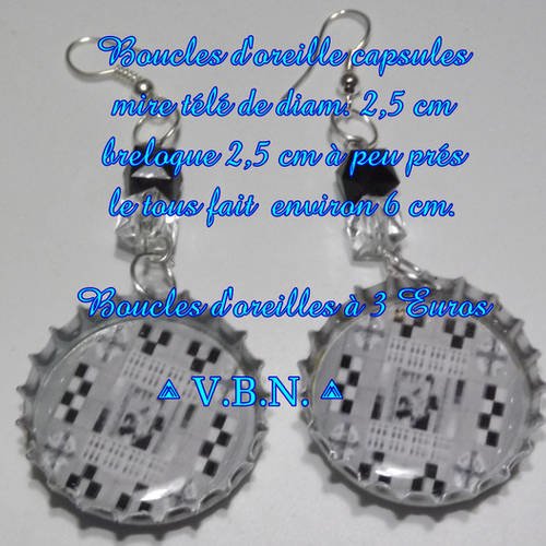 Boucles d'oreille capsule avec image mire noir et blanc, breloque avec perles noir et blanc en acrylique 